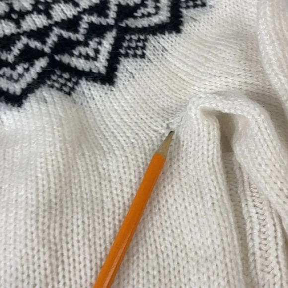 2/$25 Vintage fair isle chunky knitted knit crew neck wool  sweater size medium - Picture 11 of 13